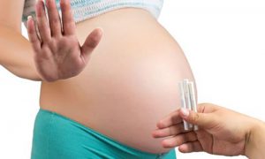 Курение при беременности повышает риски развития кисты.